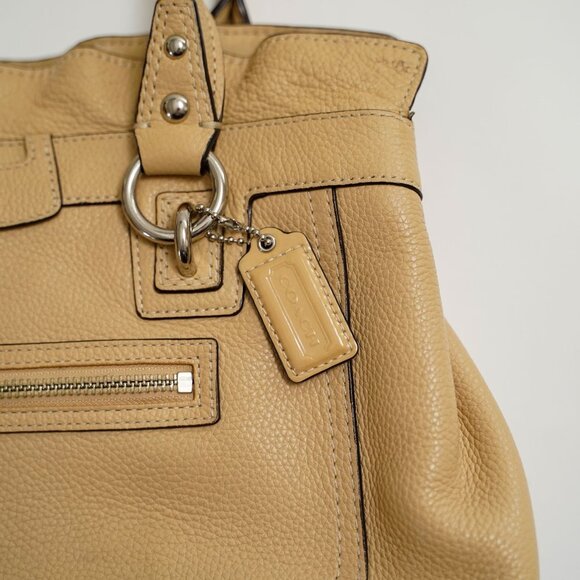 Vintage Coach "Penelope" Pebbled Shoulder Handbag - Picture 2 of 16